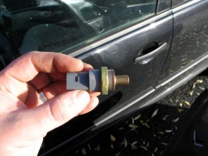 Inlocuire senzor temperatura antigel Skoda Fabia 1.4 MPI