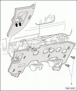 Demontarea capacului de protectie de deasupra pedalierului